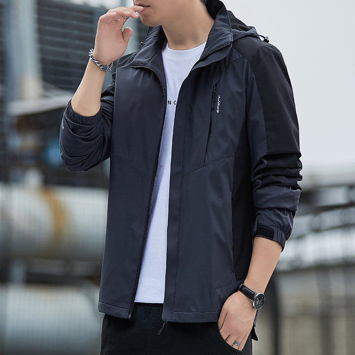 Herren Leichte wind- und wasserabweisende Kapuzenjacke im sportlichen Utility‑Style Echo Archiv
