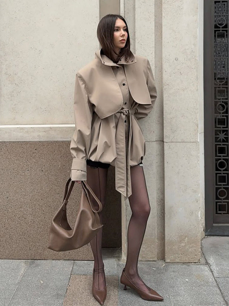 Damen Sculpturaler Boxy-Blouson mit hohem Stehkragen und gerafftem Volumenbund Echoarchiv