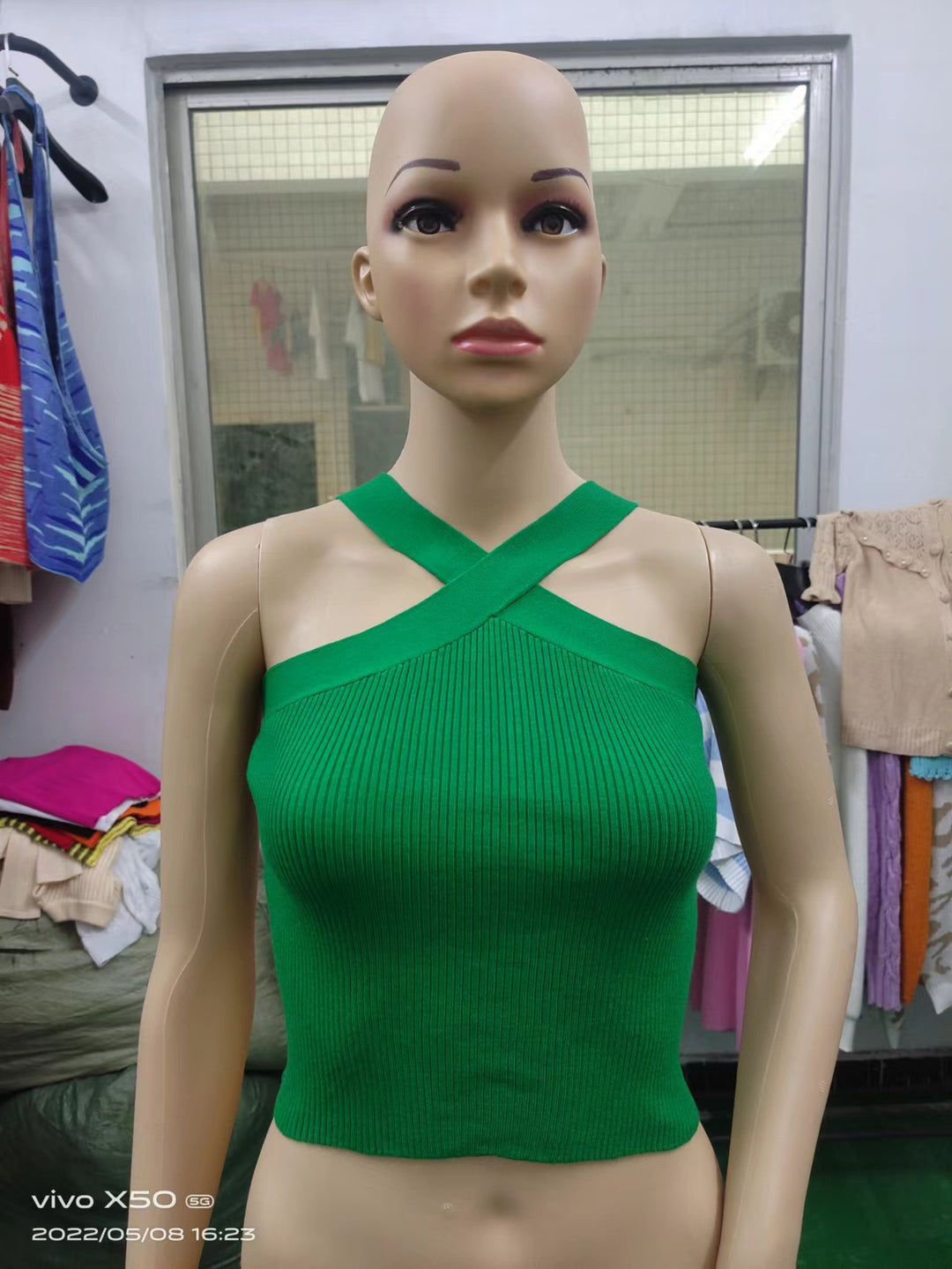 Damen Crop-Top mit schickem Kreuz-Trägerdesign Echo Archiv