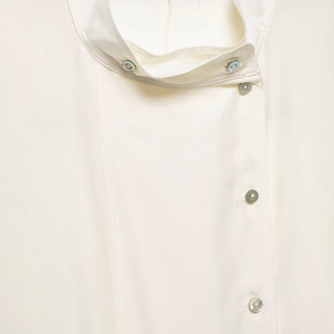 Damen Oversize-Seidenbluse mit Stehkragen und verdeckter Knopfleiste Echoarchiv