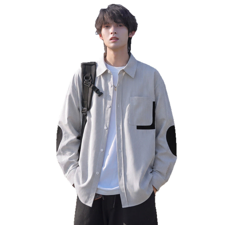 Herren Oversize-Hemd mit feinem Nadelstreifen, Kontrasttasche und Ellbogen-Patches Echoarchiv