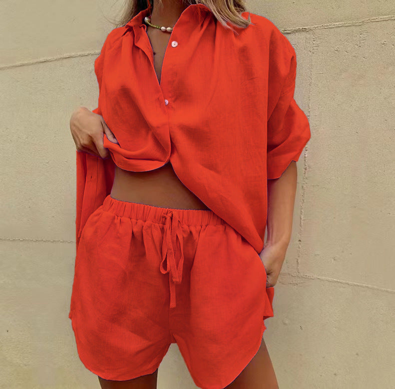 Damen lässiges Leinen-Set mit oversized Hemd und kurzen Hosen Echoarchiv
