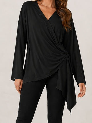 Damen Wickelshirt mit seitlicher Knotenpartie, V‑Ausschnitt und asymmetrischem Saum – Avérine
