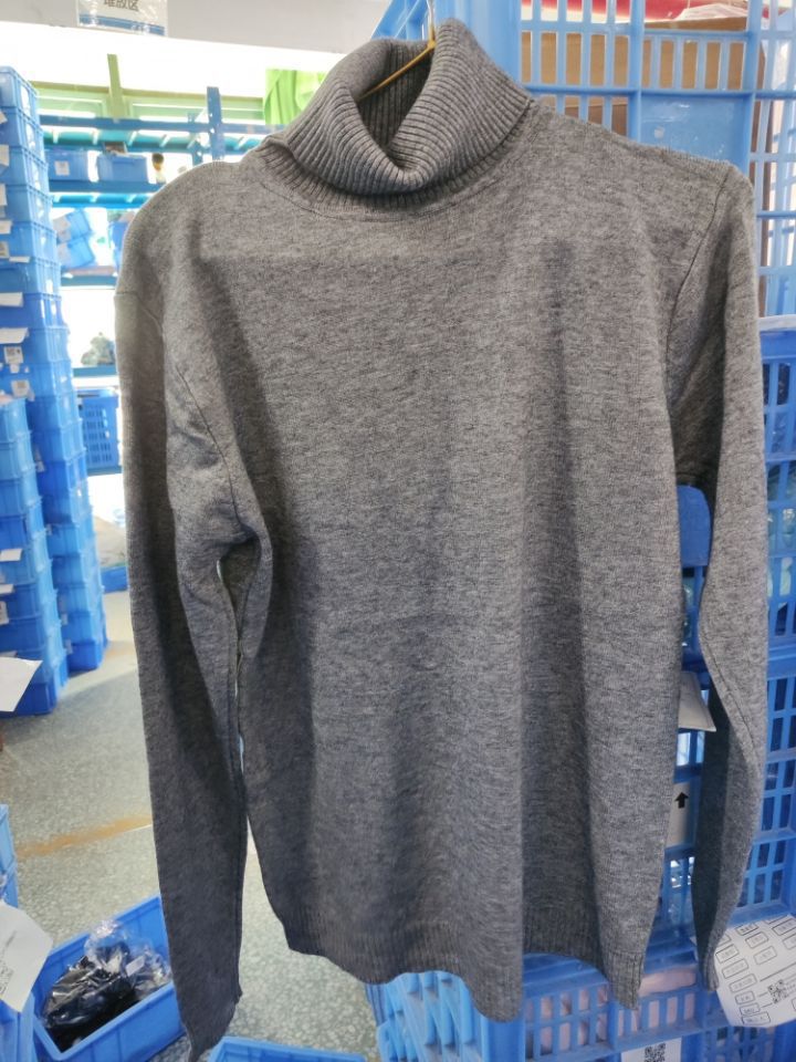 Herren eleganter Rollkragenpullover aus feiner Merinowolle Echoarchiv