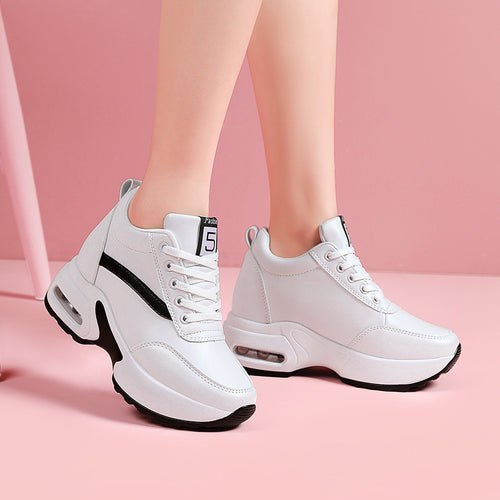 Damen nan urbaner Plateausneaker mit luftgeformter Zwischensohle und geschwungener Seitenapplikation Echo Archiv
