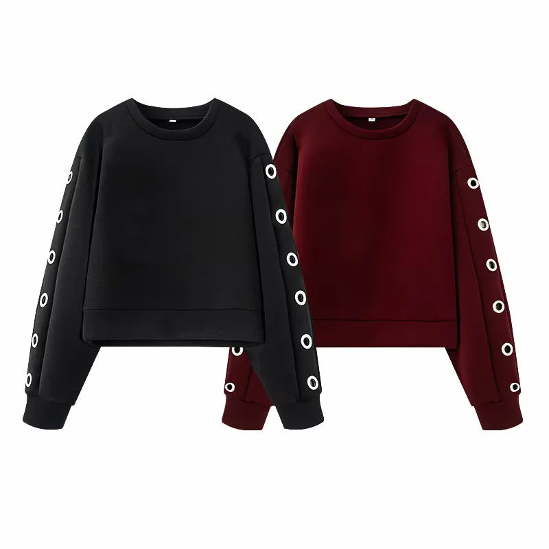 Damen kurzes Oversize Sweatshirt mit dekorativen Metallösen an den Ärmeln – Mavelle