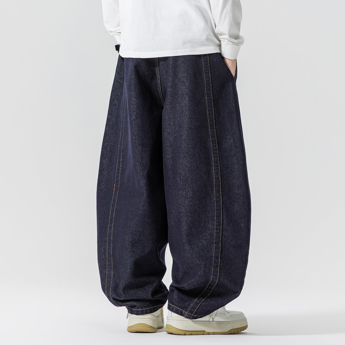 Herren Baggy-Denim-Hose mit extra weitem Bein, tiefem Schritt und sichtbaren Kontrastnähten Echo Archiv