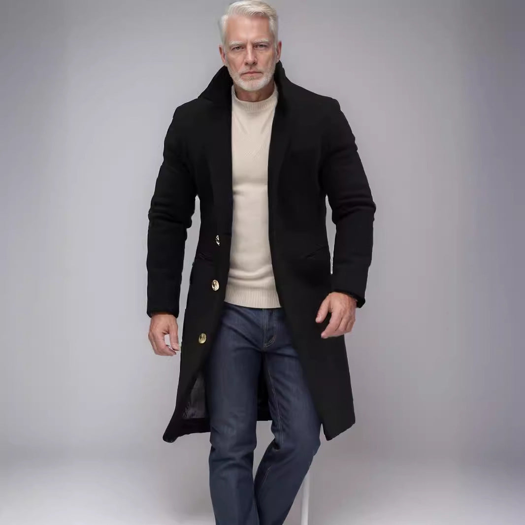 Herren eleganter langes Wollmantel mit schmalem Schnitt und goldenen Knöpfen Echoarchiv