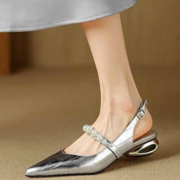 Damen spitze Slingback‑Mules mit Perlenriemen und skulpturalem Absatz Echo Archiv