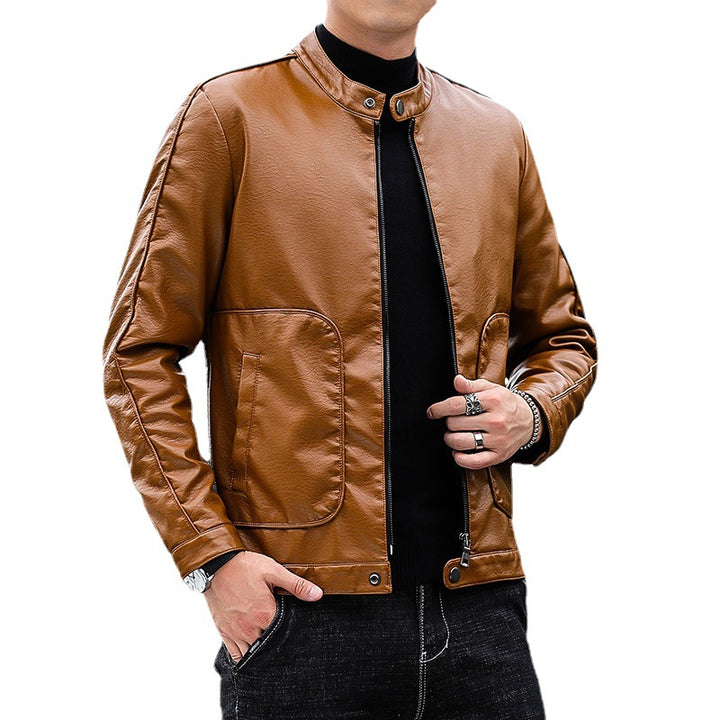 Herren Slim-Fit Kunstlederjacke im Bikerblouson-Stil mit Stehkragen und aufgesetzten Rundtaschen Echo Archiv