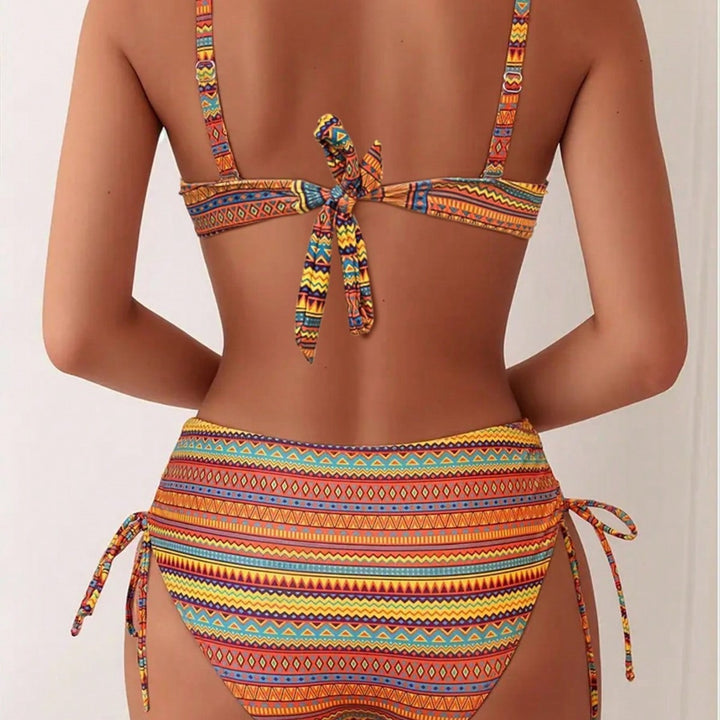 Damen Hochgeschnittener Bikini mit eleganten Seitenschnürungen Echo Archiv