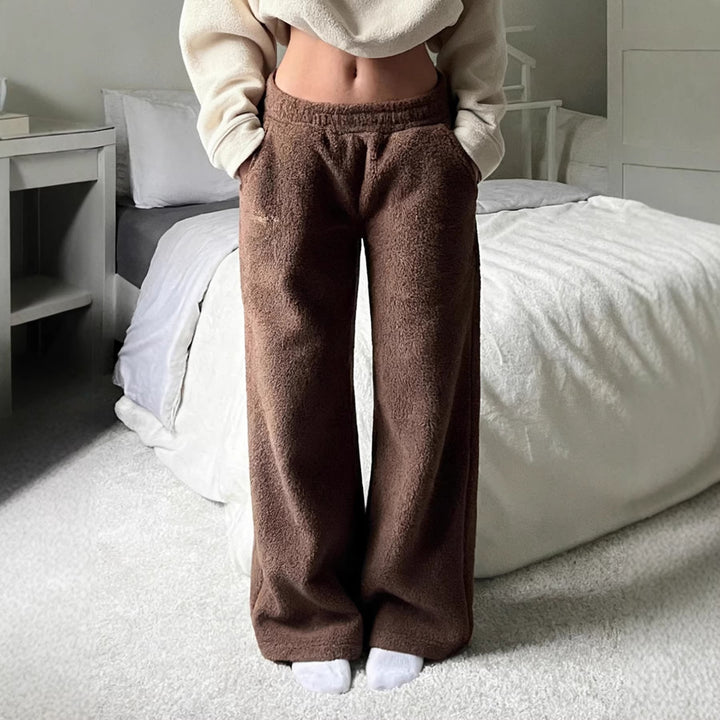 Damen Flauschige Jogginghose mit elastischem Bund und Seitennahttaschen Echo Archiv