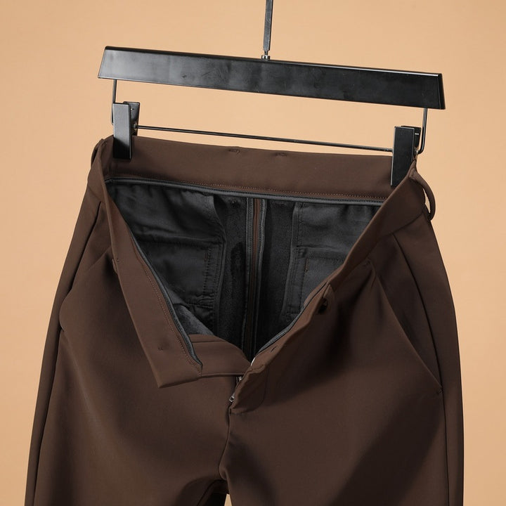 Herren eleganter Business-Hose mit zeitgemäßem Schnitt und komfortablem Bund Echoarchiv