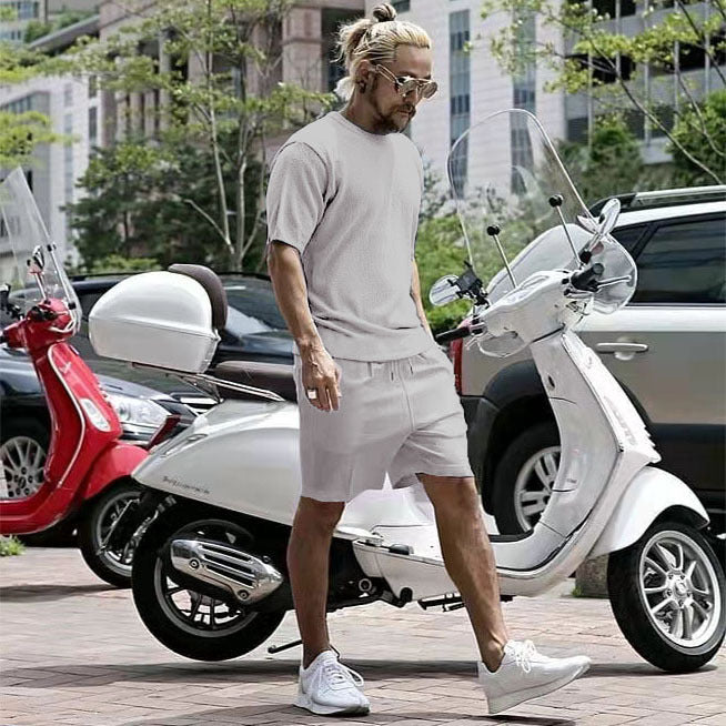 Herren stylisches Freizeit-Set aus atmungsaktivem Material und sportlichem Design Echoarchiv