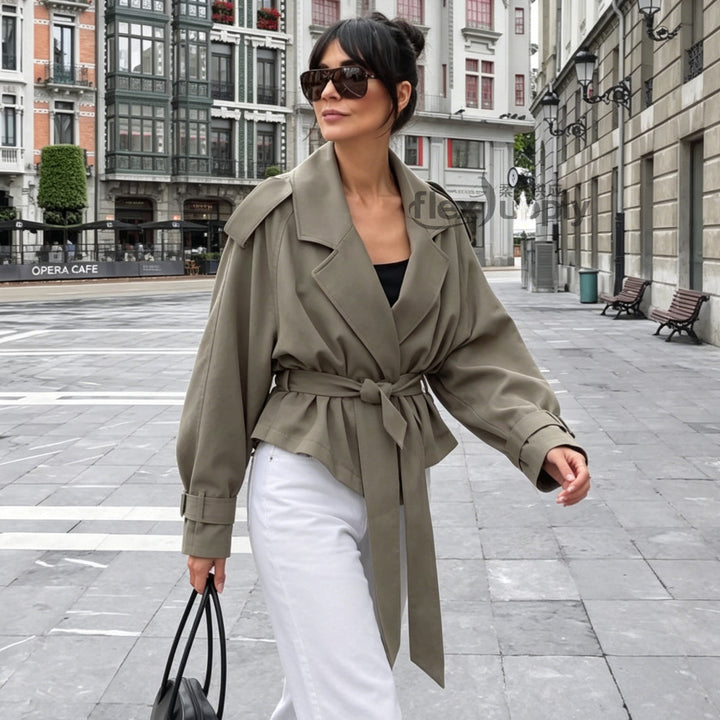 Damen nan gewickelte Cropped-Jacke mit oversized Raglanärmeln und breitem Bindegürtel Echo Archiv