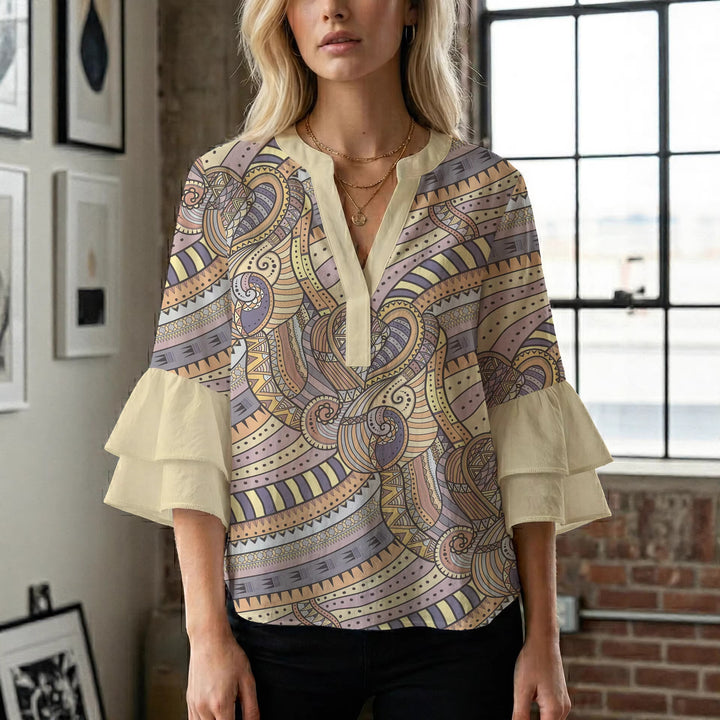 Damen elegantes Oberteil mit voluminösen Rüschensäumen und floralem Design Echo Archiv