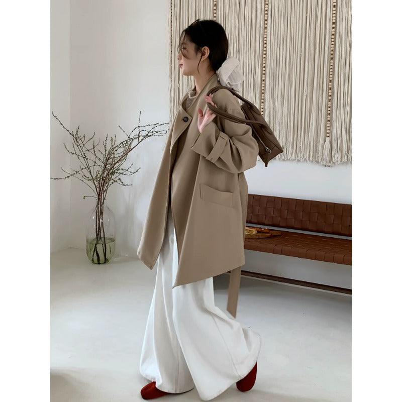 Damen Kurzer Oversize-Mantel mit Bindegürtel, breiten Pattentaschen und legerer Schulter Echoarchiv