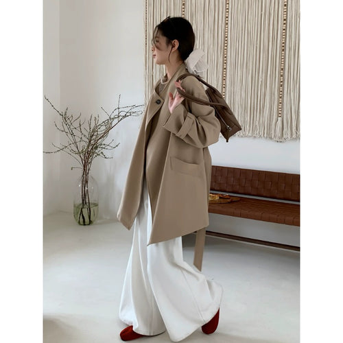 Damen Kurzer Oversize-Mantel mit Bindegürtel, breiten Pattentaschen und legerer Schulter Echoarchiv