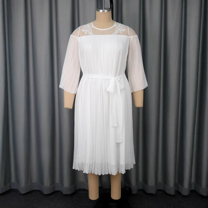 Damen festliches Faltenkleid mit Spitzenakzenten Echo Archiv