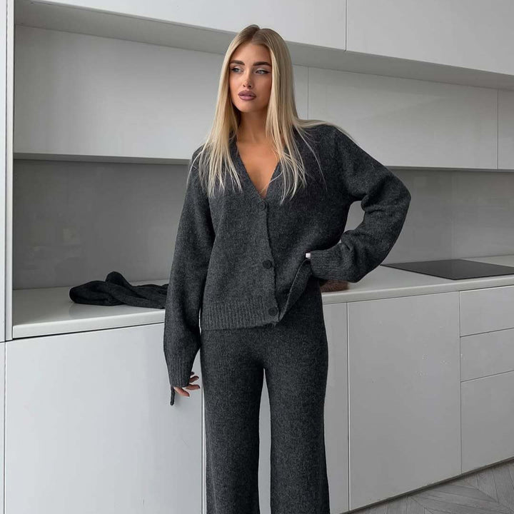 Damen kuscheliges Feinstrick-Cardigan-Set mit V-Ausschnitt und hochgeschnittener Schlaghose – Veloura