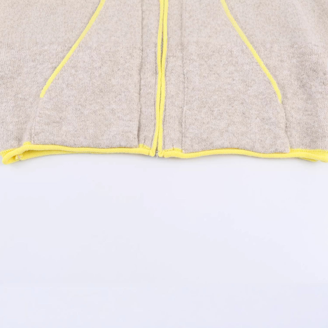 Damen Kurze Boxy‑Fleecejacke mit hohem Funnelkragen und Kontrastpaspel Echoarchiv