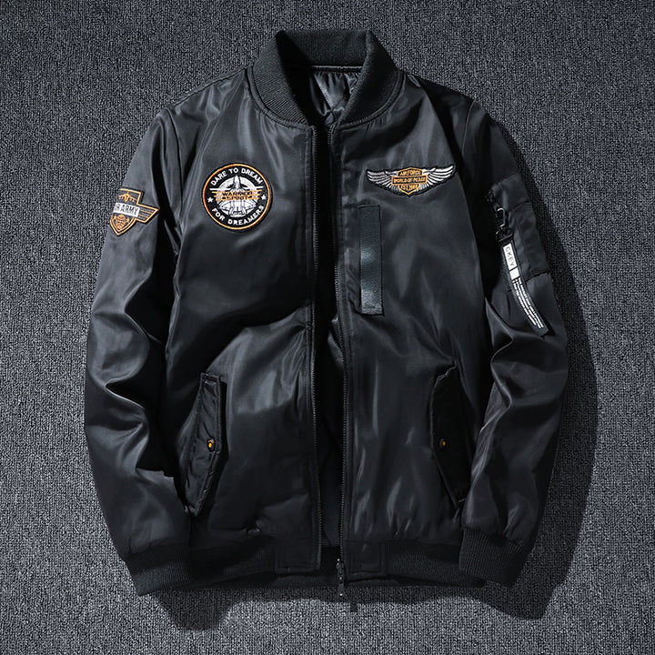 Herren -isolierte Flugstil-Bomberjacke mit gestickten Aufnähern und Utility-Ärmeltasche Echo Archiv