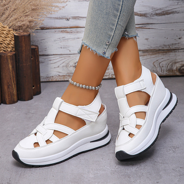 Damen Plateau-Sandalen mit sportlicher Sneaker-Sohle und verstellbaren Klettriemen – Sorelia