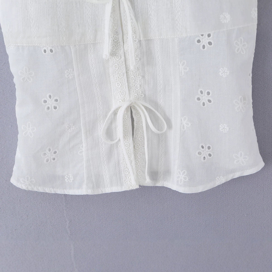 Damen Broderie-Anglaise Bluse mit Puffärmeln, Taillenbetonung und vorderer Bindung Echo Archiv