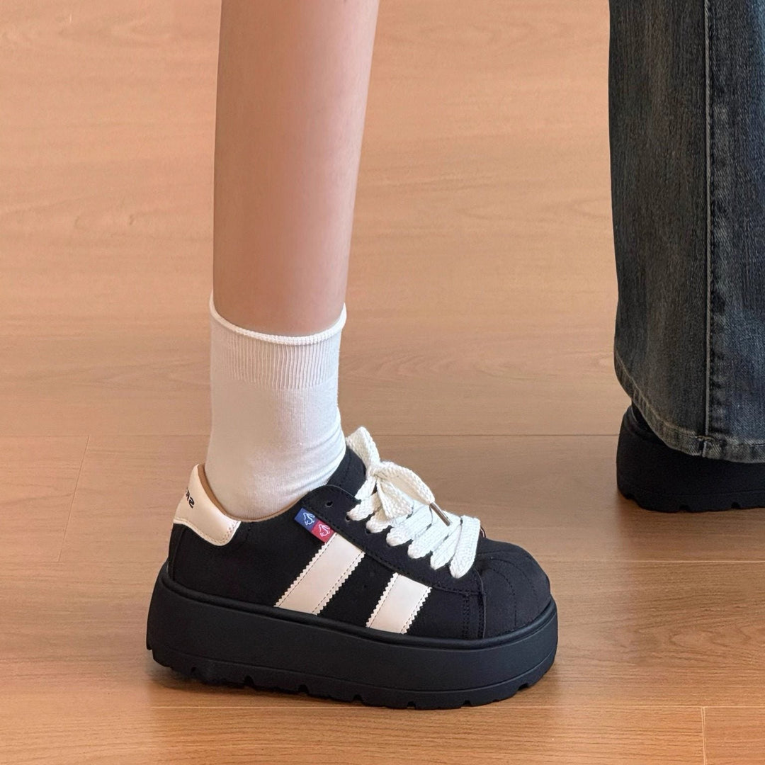 Damen Sportliche Sneaker mit robustem Wildleder-Obermaterial und stylisher Plateausohle Echo Archiv