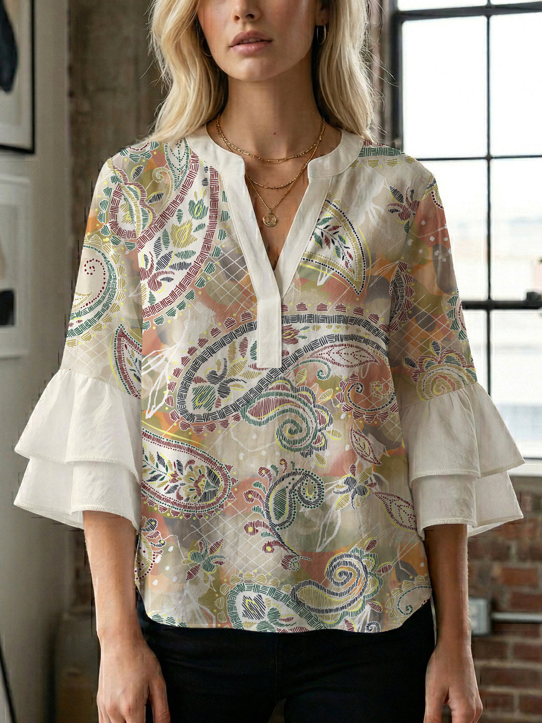 Damen Bluse mit voluminösen Rüschenärmeln und kreativem Floraldesign Echo Archiv