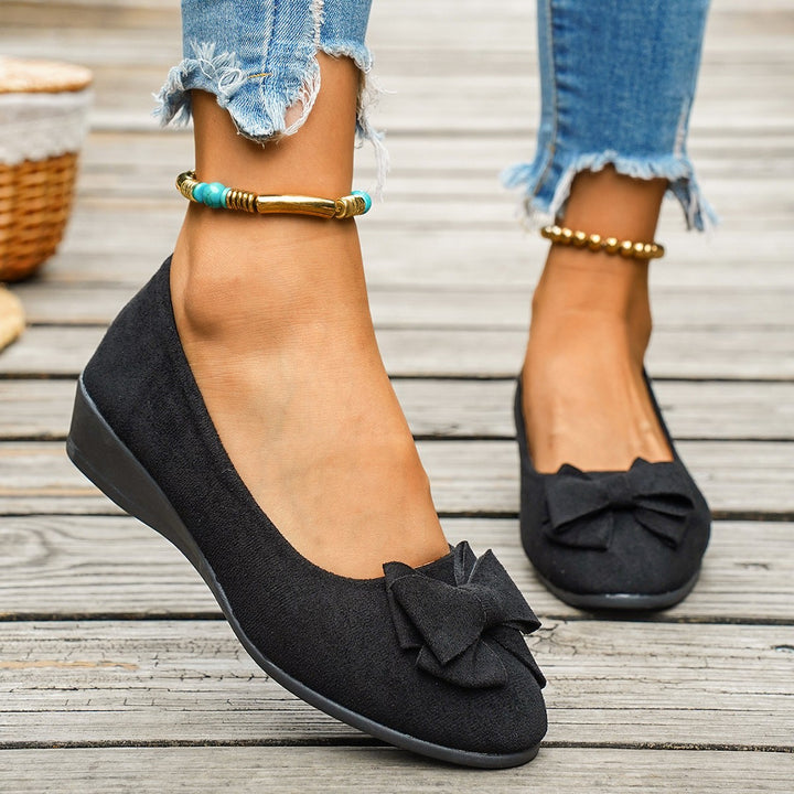 Damen  minimalistische Samt-Ballerina mit dekorativer Fußkette und ergonomischem Komfortfußbett Echo Archiv