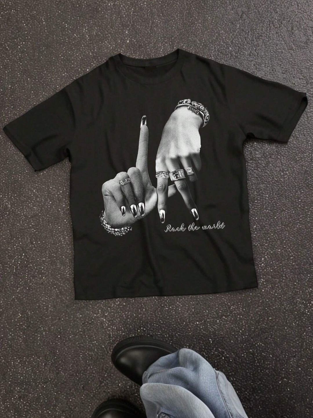 Damen T-Shirt mit künstlerischem Totenkopf-Motiv und lässigem Schnitt Echo Archiv