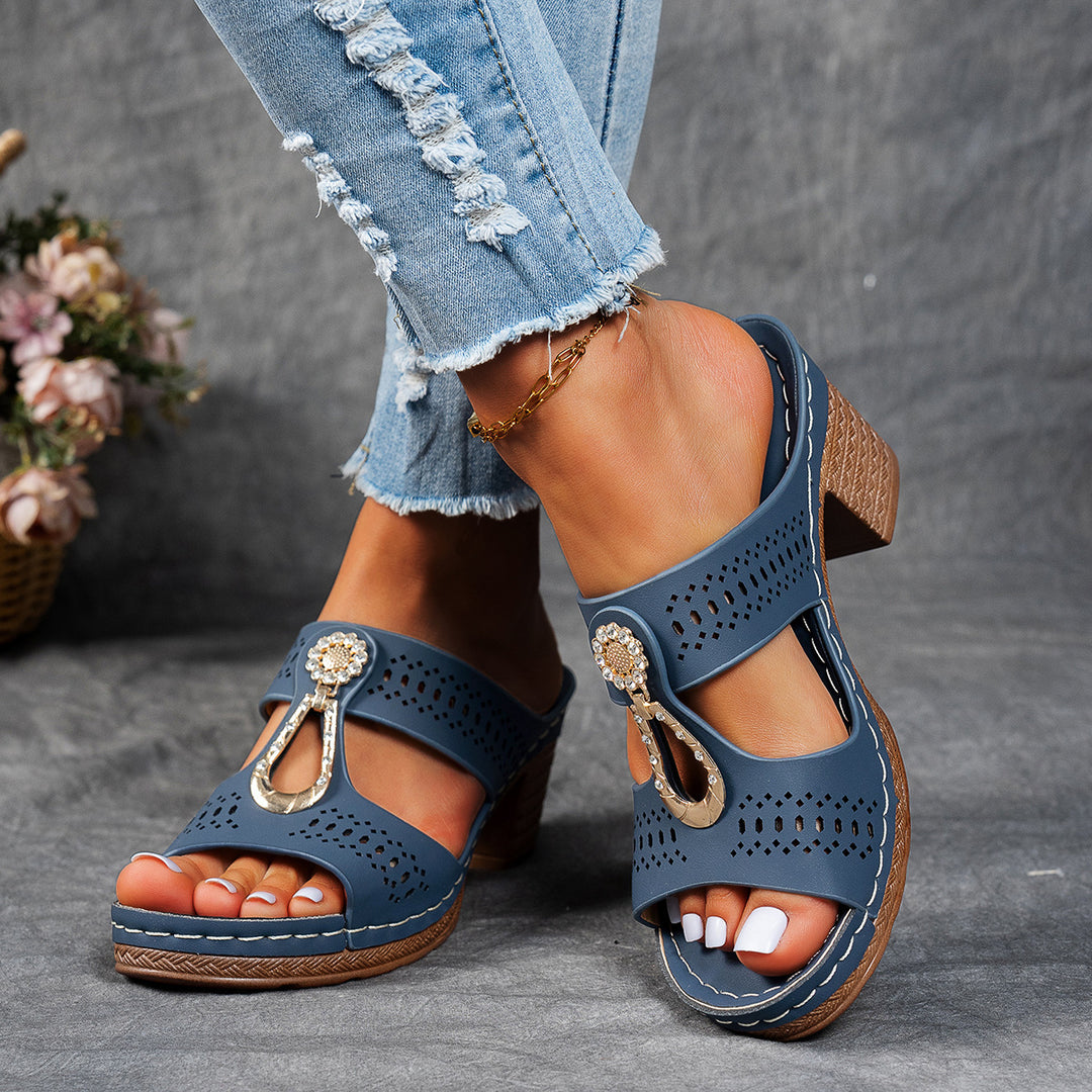 Damen Sandaletten mit Blockabsatz, perforiertem Obermaterial und Schmuckapplikation – Sorelia