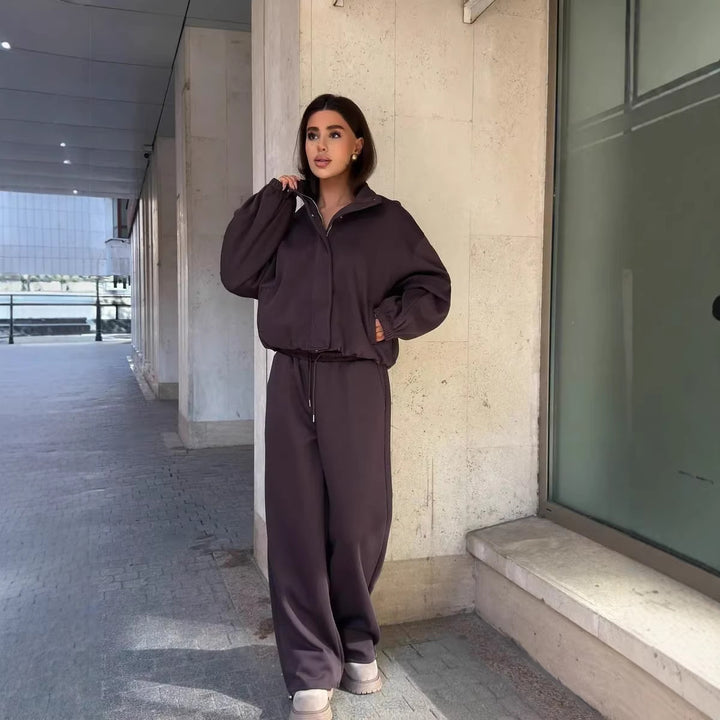 Damen gekürztes Reißverschluss-Hoodie mit Stehkragen und hochgeschnittener Kordel-Jogginghose – Auréline