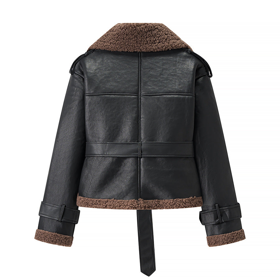 Damen Kurze Fliegerjacke aus Kunstleder mit Teddyfell-Kragen und Taillengürtel Echo Archiv