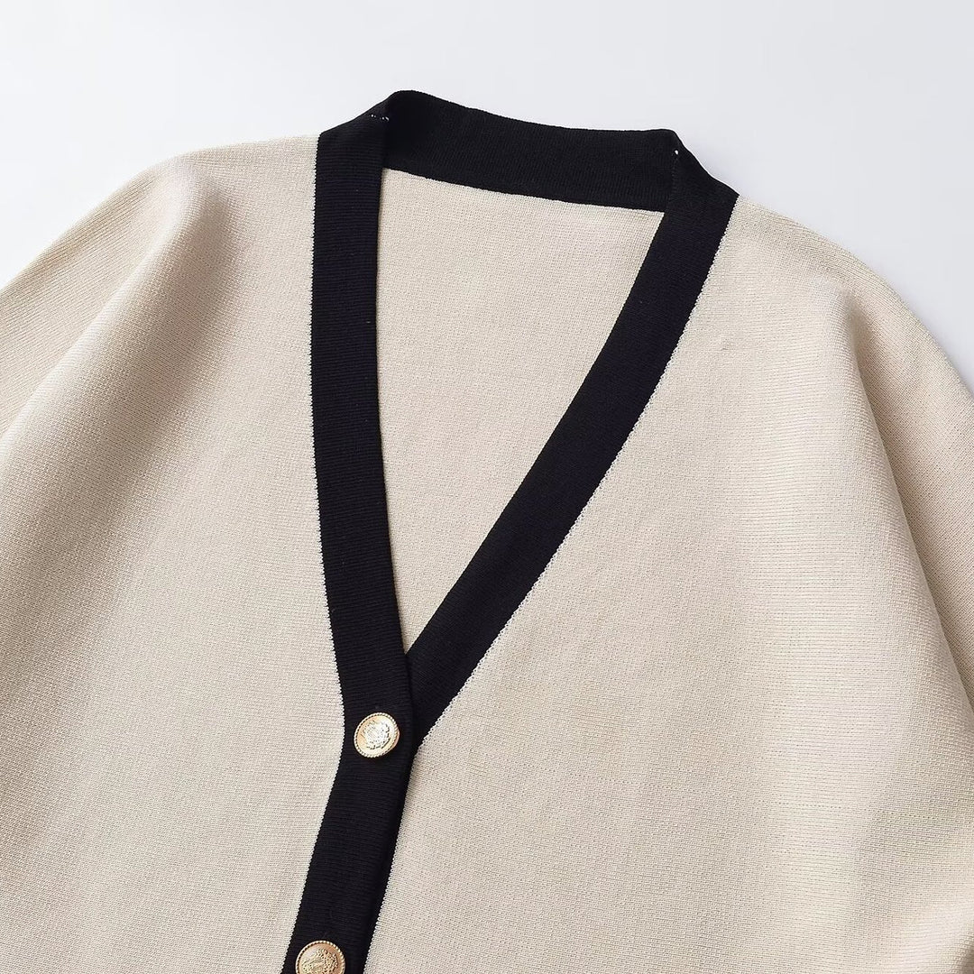 Damen Kurzärmeliges Strickponcho-Cardigan mit Kontrastblende und dekorativen Goldknöpfen Echo Archiv