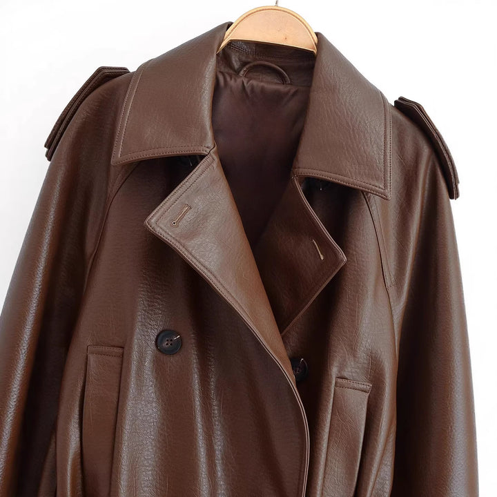 Damen Kurz geschnittener Kunstleder-Trenchcoat mit Bindegürtel und doppelreihiger Knopfleiste Echo Archiv