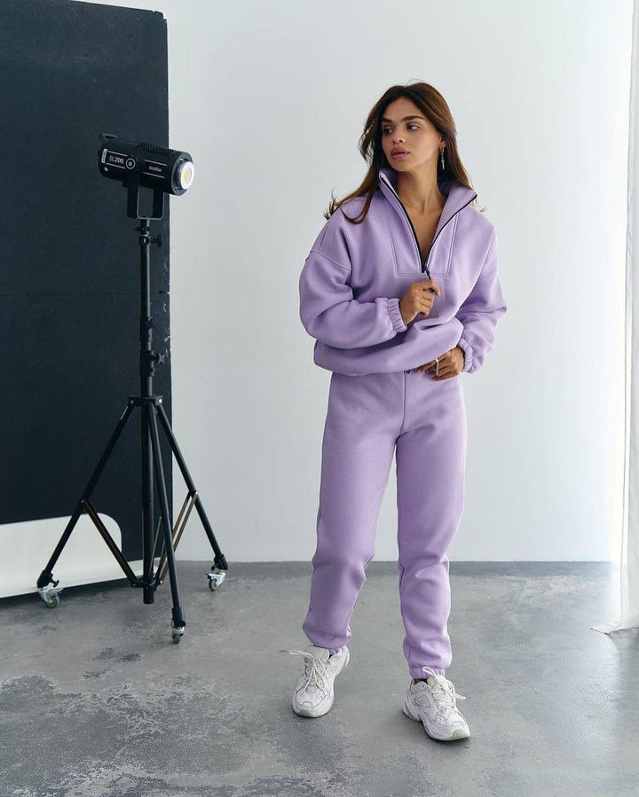 Damen Athleisure-Zweiteiler aus dickem French-Terry mit hohem Stehkragen, halbem Reißverschluss und Tunnelzughose Echoarchiv