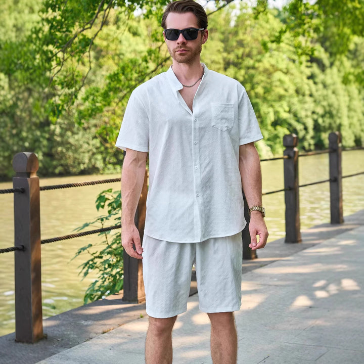 Herren modisches Kurzarmhemd und Shorts-Set mit strukturiertem Gewebe und elegantem Stehkragen Echoarchiv