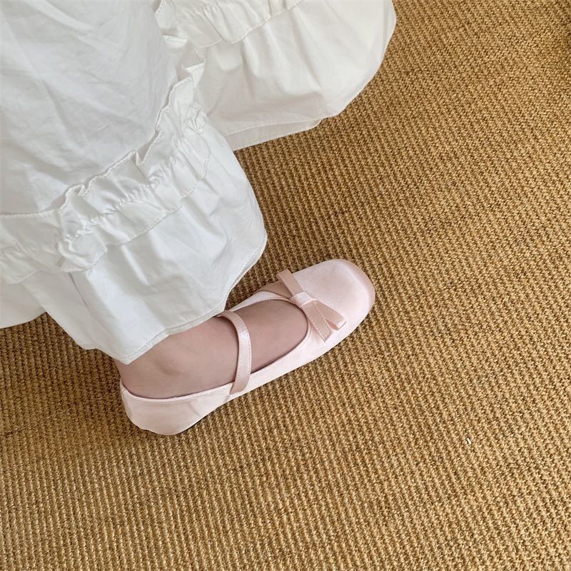 Damen Satin Mary‑Jane Ballerinas mit Knöchelriemen, Schleifenapplikation und Komfortfußbett – Lioré