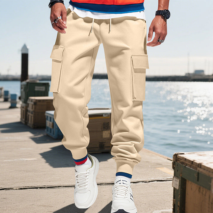 Herren Cargo-Jogginghose aus Sweat mit elastischem Bund, Kordelzug, aufgesetzten Klappentaschen & gerippten Bündchen – Bravaro