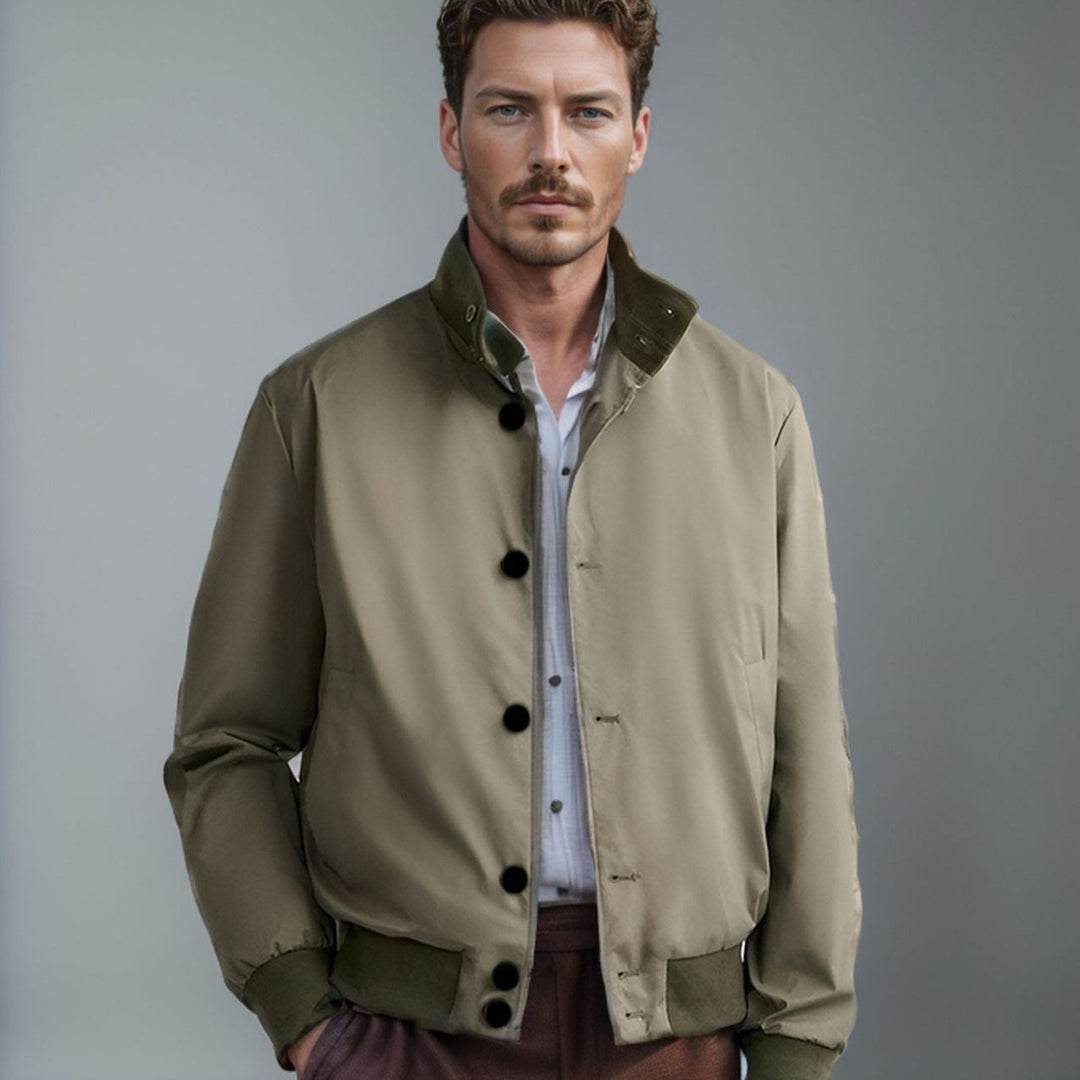 Herren modische Übergangsjacke mit hohem Kragen und praktischen Knöpfen Echoarchiv