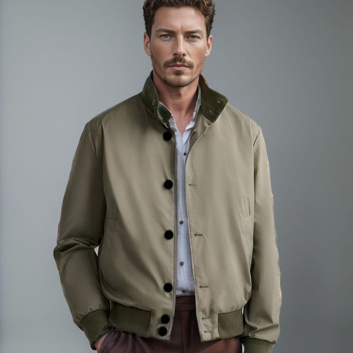 Herren modische Übergangsjacke mit hohem Kragen und praktischen Knöpfen Echoarchiv