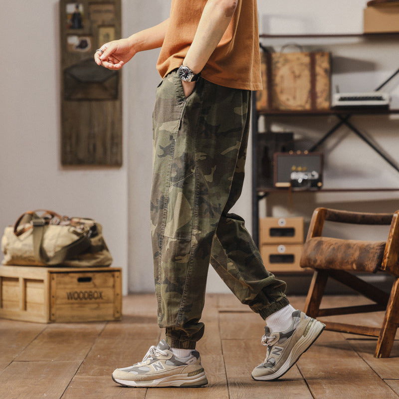 Herren Camouflage Cargohose im Jogger‑Stil mit Tunnelzugbund und elastischen Bündchen Echo Archiv