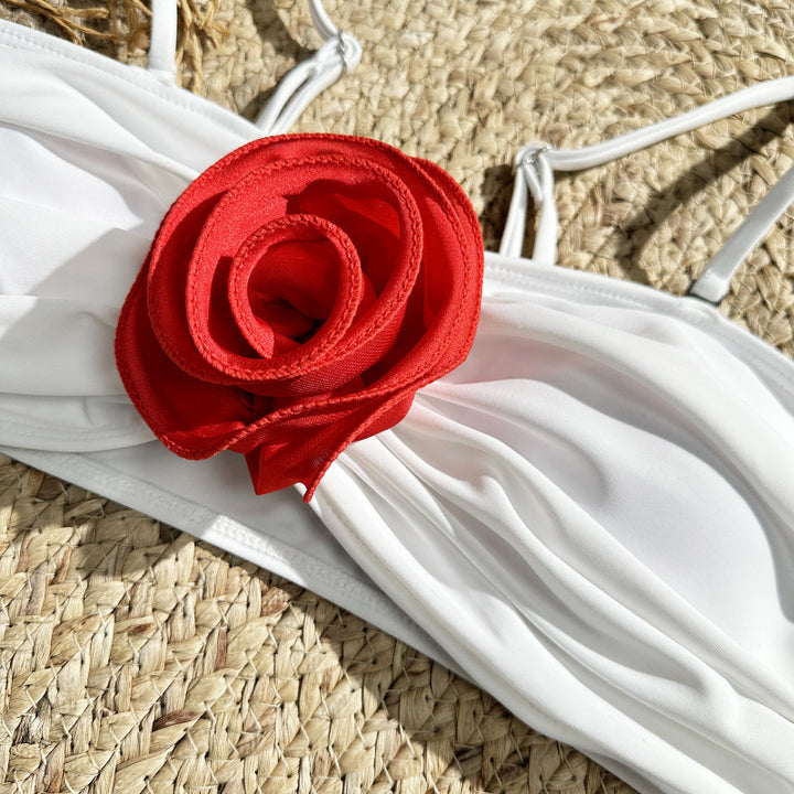 Damen Bikini-Set mit eleganter Rüschendetailierung und verführerischem Blumenakzent Echo Archiv