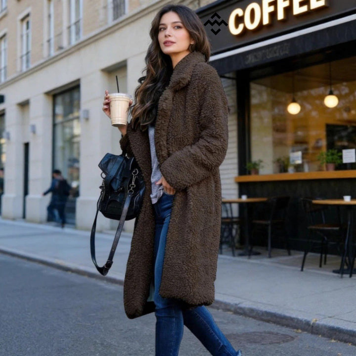 Damen nan kuscheliger Teddy-Mantel mit Oversize-Schnitt und hohem Reverskragen Echo Archiv