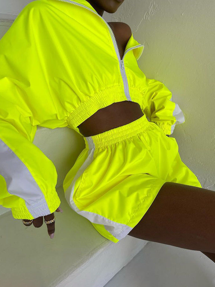 Damen nan kurzes Sport-Trackset mit Crop-Zip Jacke und elastischer Highwaist-Shorts Echo Archiv