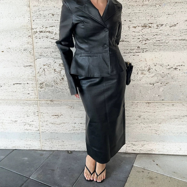 Damen Taillierter Blazer aus Lederimitat mit Wiener Nähten und Reverskragen Echoarchiv