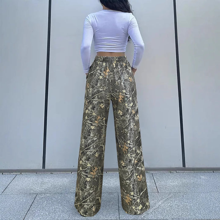 Damen Weite Palazzo-Loungehose im Camouflage-Blattmuster mit Elastikbund, Tunnelzug und Eingrifftaschen Echoarchiv
