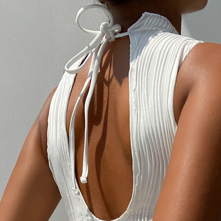 Damen Eleganter Hochkragen-Badeanzug mit feinen Rippendetails Echo Archiv
